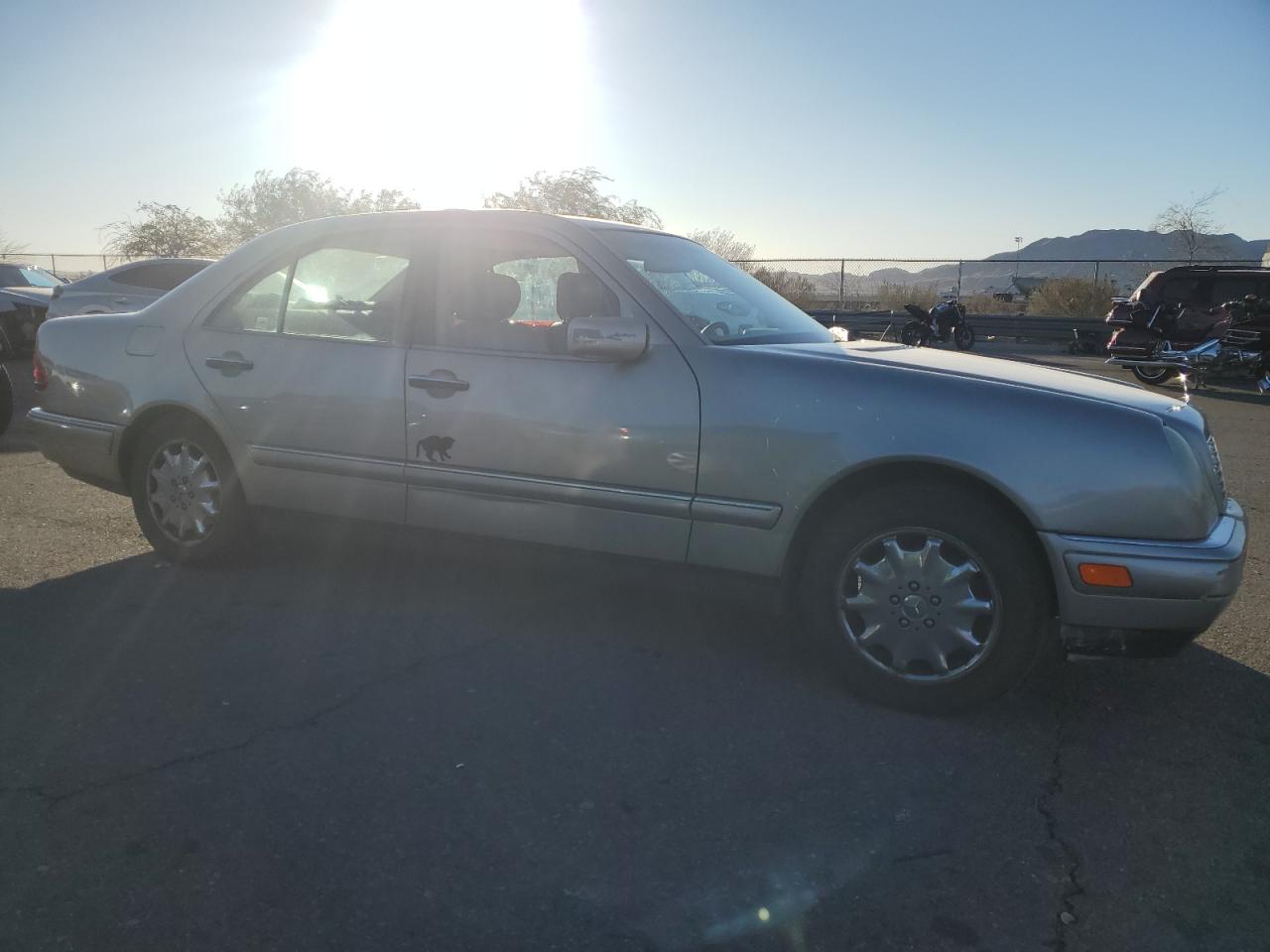 1999 Mercedes-Benz E-klasse VIN WDBJF65H4XA840953 Copart auction photo, front end damage thumbnail 4