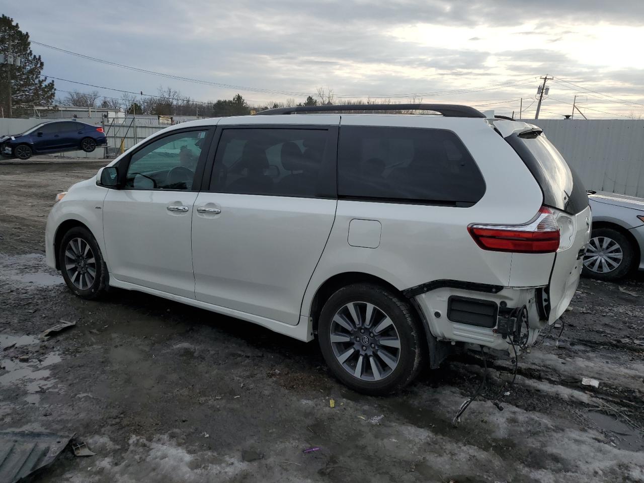 2018 Toyota Sienna VIN 5TDDZ3DC6JS199339 Copart auction photo, rear end damage thumbnail 2