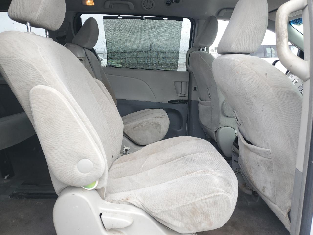 2011 Toyota Sienna VIN 5TDKK3DCXBS085955 Copart auction photo, front end / rear end damage thumbnail 11