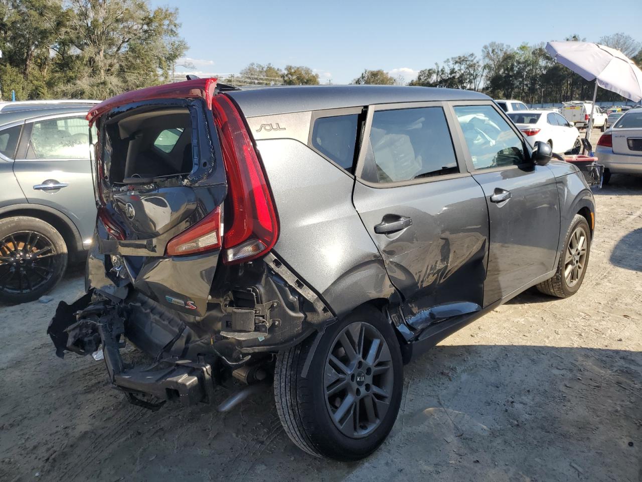 2021 KIA Soul VIN KNDJ23AU3M7796161 Copart auction photo, rear end / side damage thumbnail 3