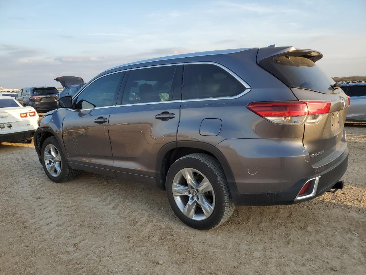 2018 Toyota Highlander VIN 5TDYZRFH7JS274806 Copart auction photo, front end damage thumbnail 2