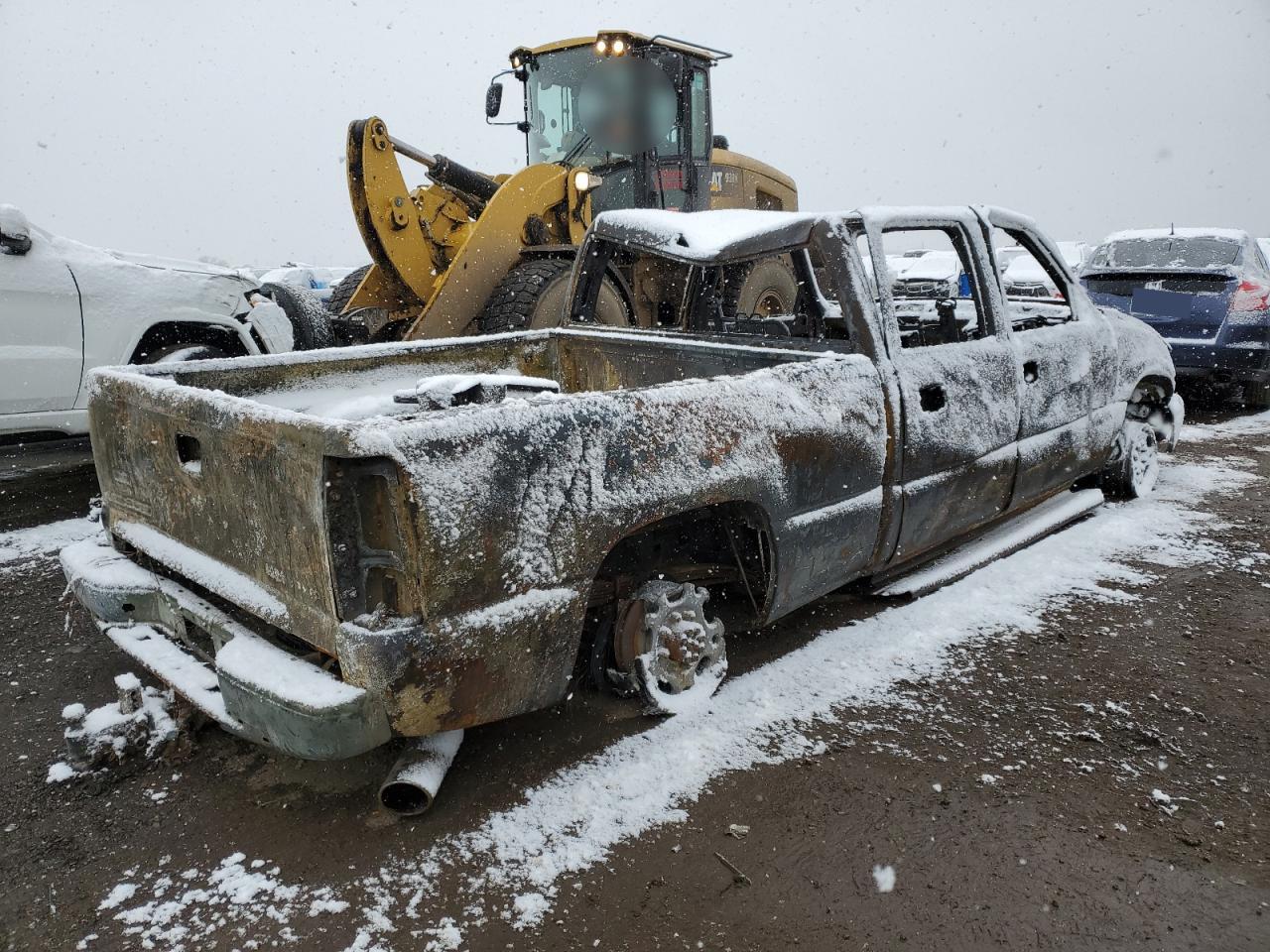 2006 Chevrolet Silverado VIN 1GCHK23256F132652 Copart auction photo, burn damage thumbnail 3