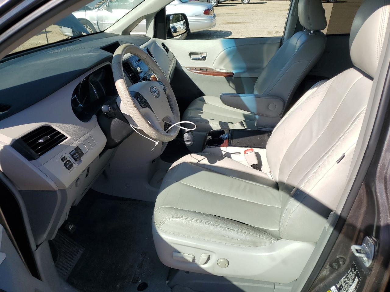 2014 Toyota Sienna VIN 5TDYK3DC5ES413135 Copart auction photo, front end / minor dent/scratches damage thumbnail 7