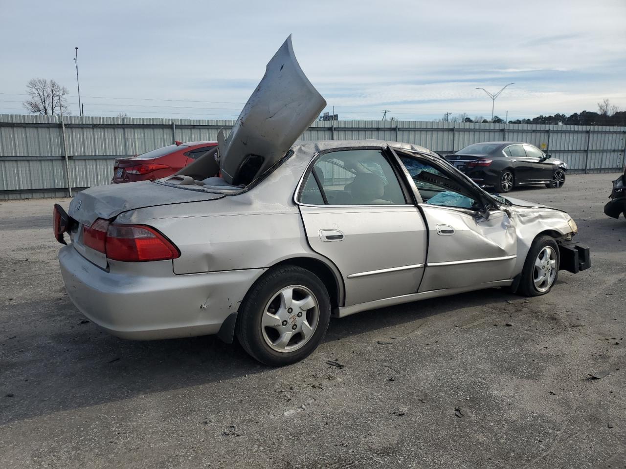 1998 Honda Accord VIN 1HGCG5653WA173587 Copart auction photo, all over damage thumbnail 3
