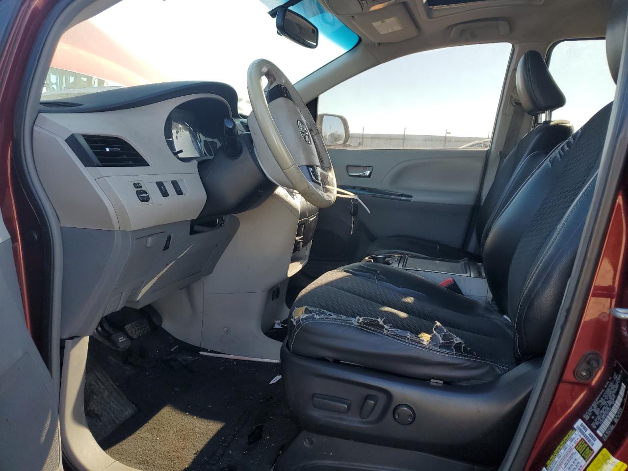 2014 Toyota Sienna VIN 5TDXK3DC5ES467322 Copart auction photo, front end / minor dent/scratches damage thumbnail 7