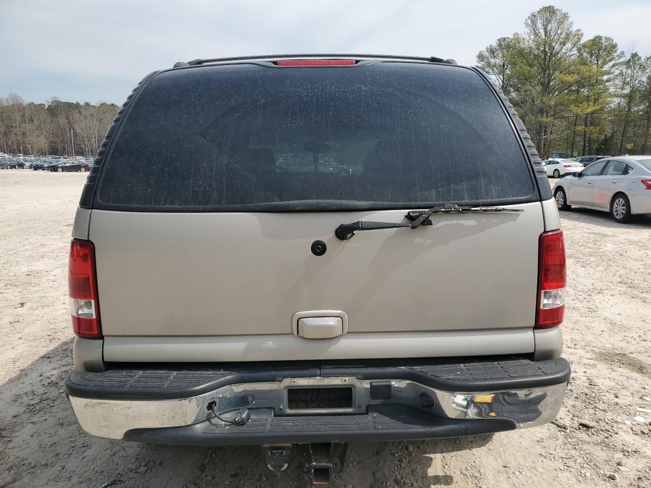 2005 Chevrolet Tahoe VIN 1GNEK13T05R139454 Copart auction photo, front end / side damage thumbnail 6