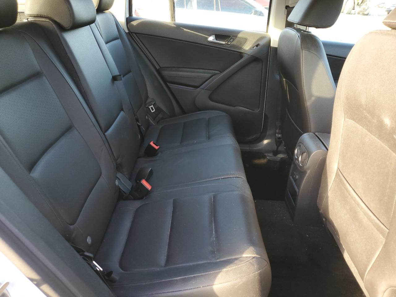 2017 Volkswagen Tiguan VIN WVGBV7AX7HK026041 Copart auction photo, front end / rear end damage thumbnail 11