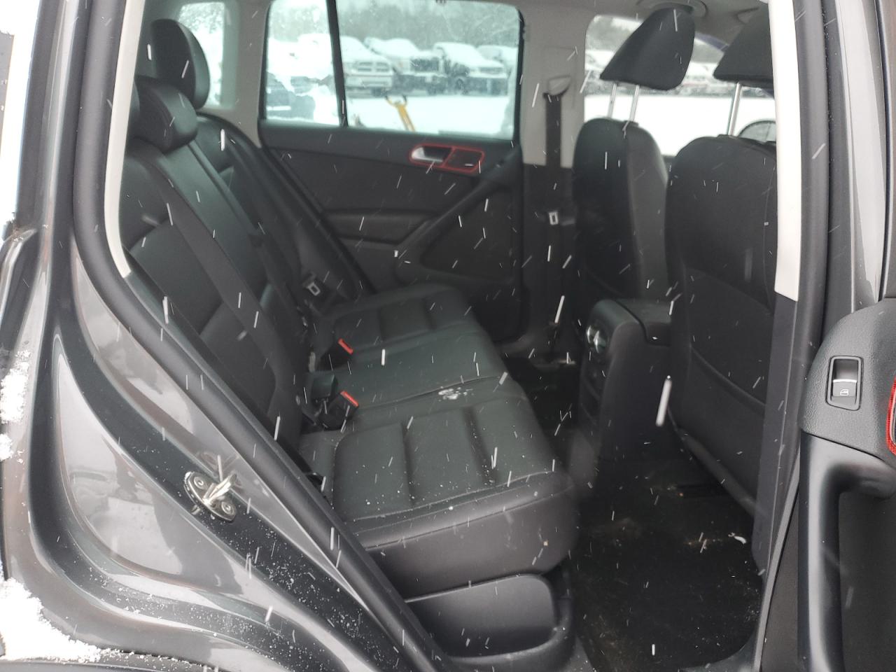 2016 Volkswagen Tiguan VIN WVGBV7AXXGW616936 Copart auction photo, front end damage thumbnail 11