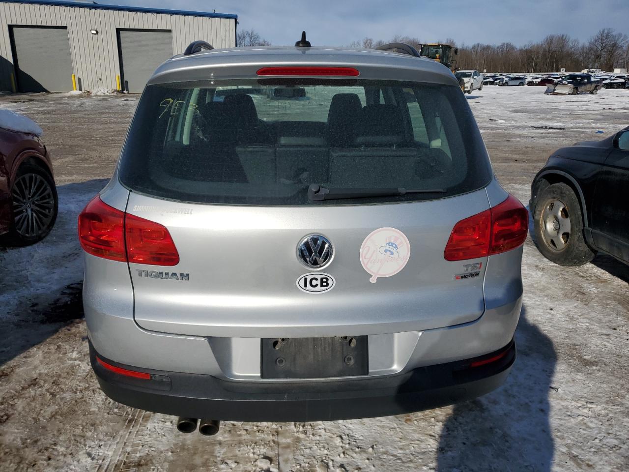 2017 Volkswagen Tiguan VIN WVGBV7AX9HW512424 Copart auction photo, front end damage thumbnail 6