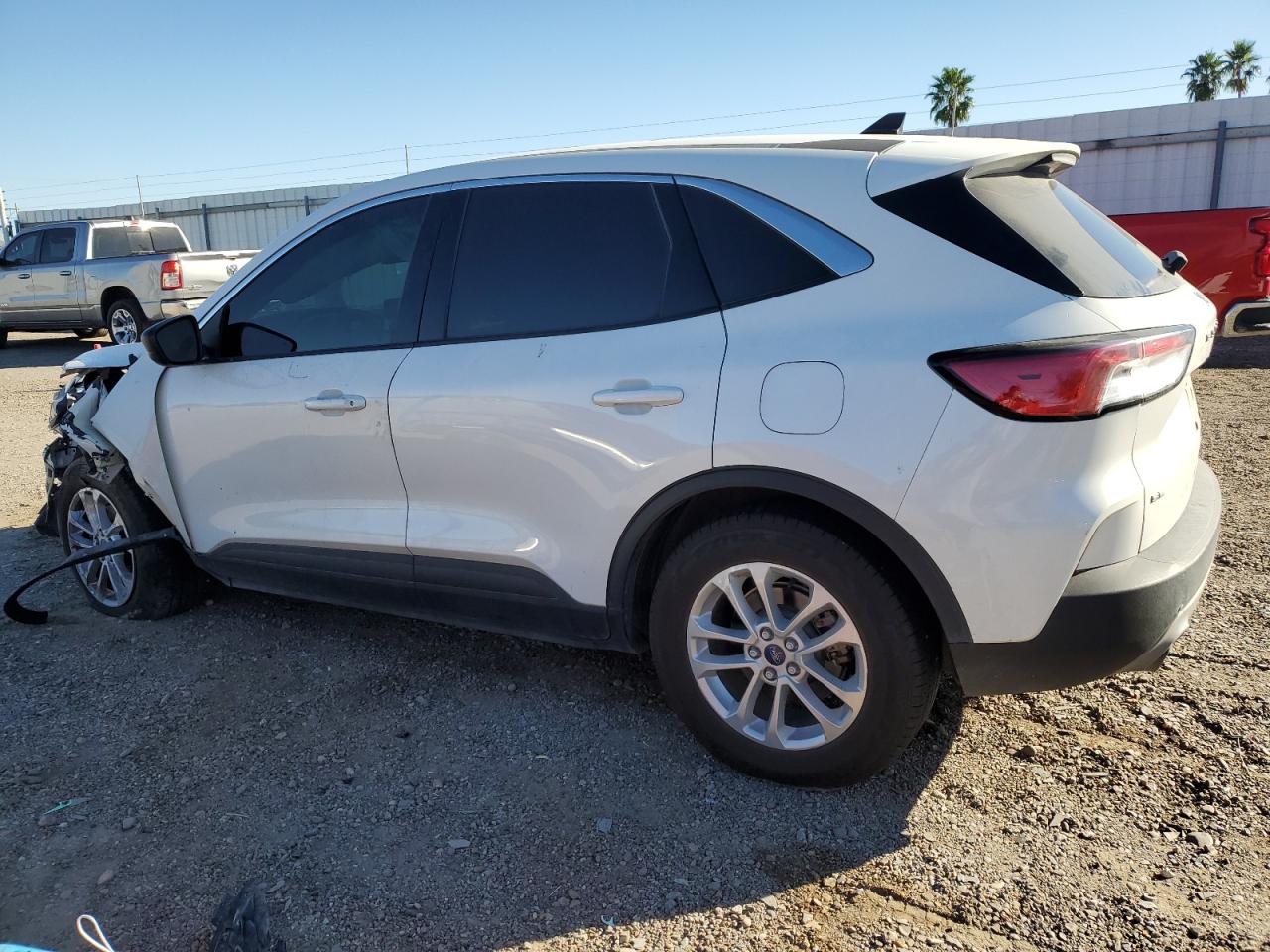 2022 Ford Escape VIN 1FMCU0G65NUB38432 Copart auction photo, front end / minor dent/scratches damage thumbnail 2