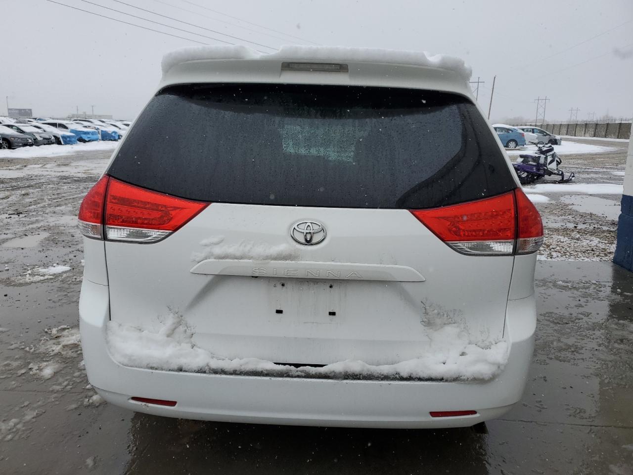 2013 Toyota Sienna VIN 5TDKK3DC0DS374779 Copart auction photo, front end / side damage thumbnail 6