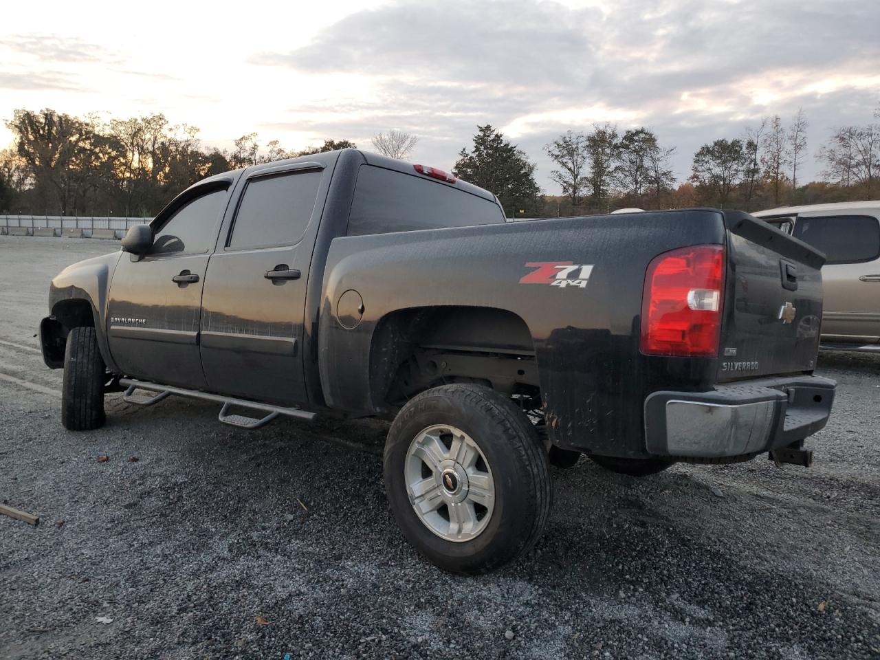 2007 Chevrolet Silverado VIN 3GCEK13357G507980 Copart auction photo, front end / minor dent/scratches damage thumbnail 2