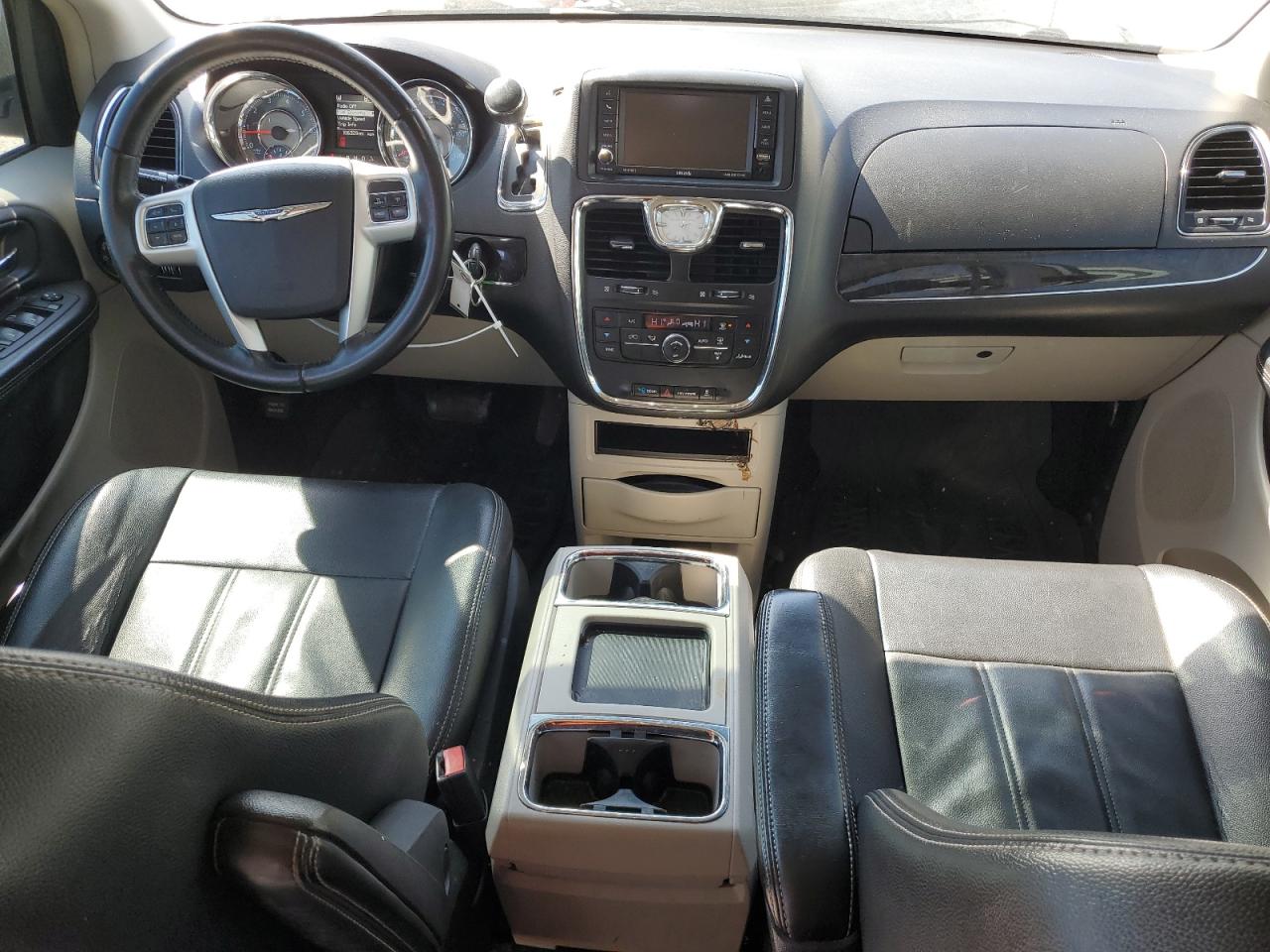 2015 Chrysler Town & Country VIN 2C4RC1BG4FR601313 Copart auction photo, front end damage thumbnail 8
