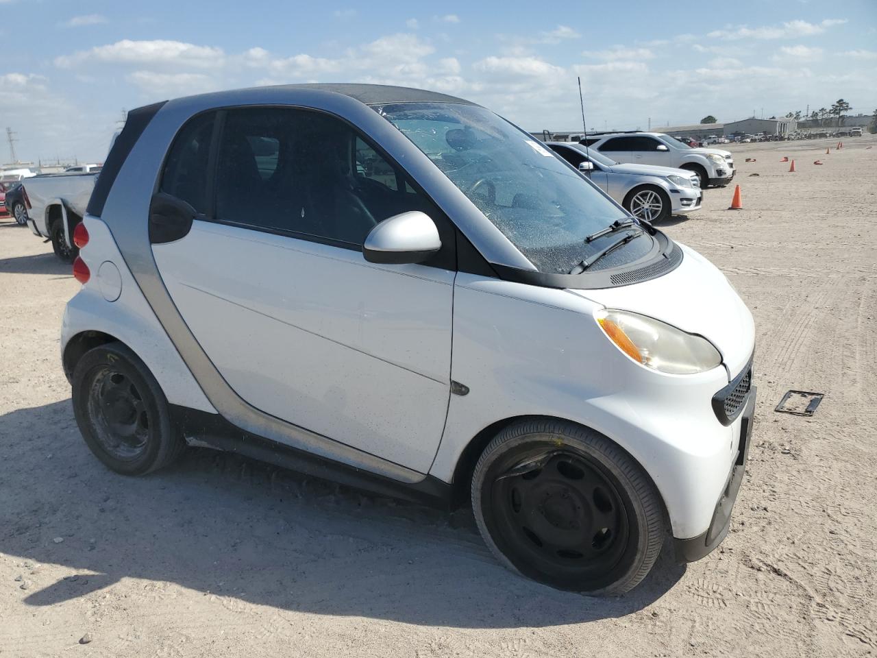 2013 Smart Fortwo VIN WMEEJ3BA6DK622947 Copart auction photo, normal wear / minor dent/scratches damage thumbnail 4