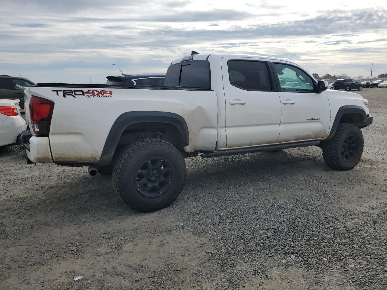 2018 Toyota Tacoma VIN 3TMDZ5BN8JM050026 Copart auction photo, rear end / front end damage thumbnail 3
