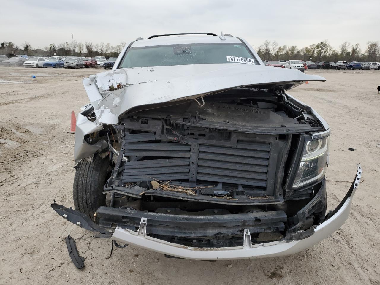 2020 Chevrolet Suburban VIN 1GNSCHKC8LR229300 Copart auction photo, all over damage thumbnail 5