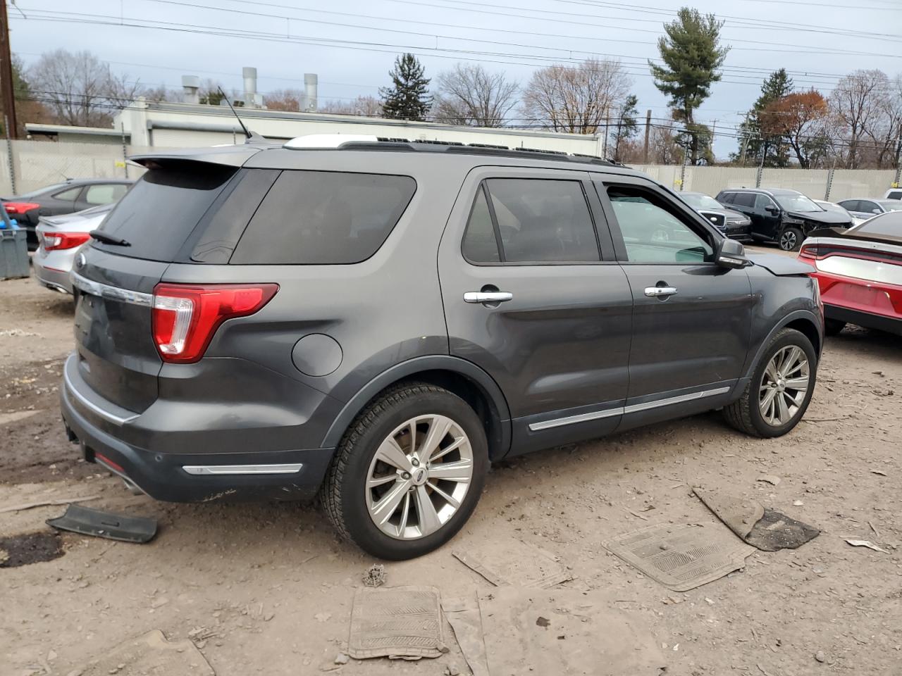 2019 Ford Explorer VIN 1FM5K7F88KGB12881 Copart auction photo, front end / side damage thumbnail 3