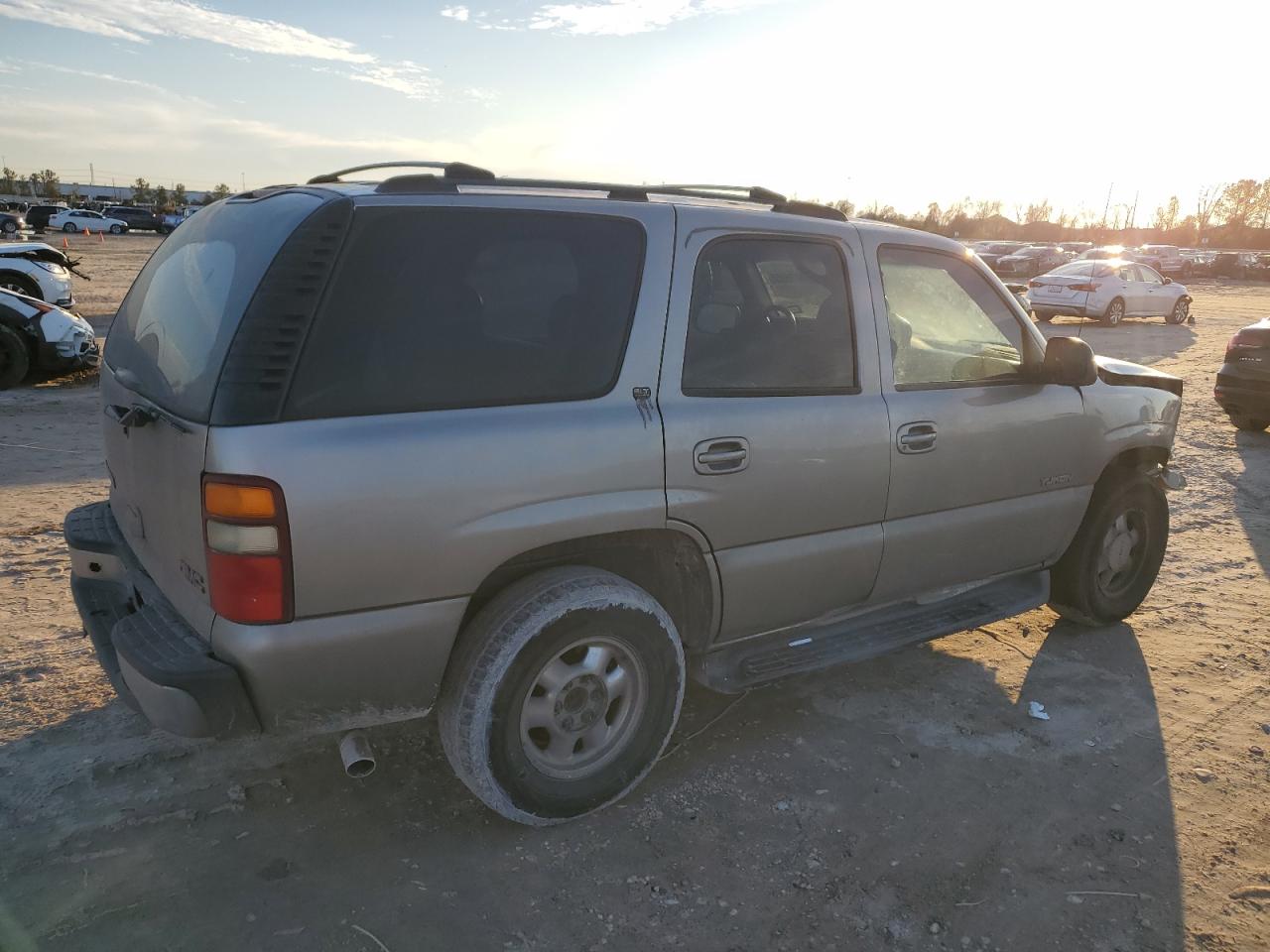 2002 GMC Yukon VIN 1GKEC13Z62R282497 Copart auction photo, front end / minor dent/scratches damage thumbnail 3