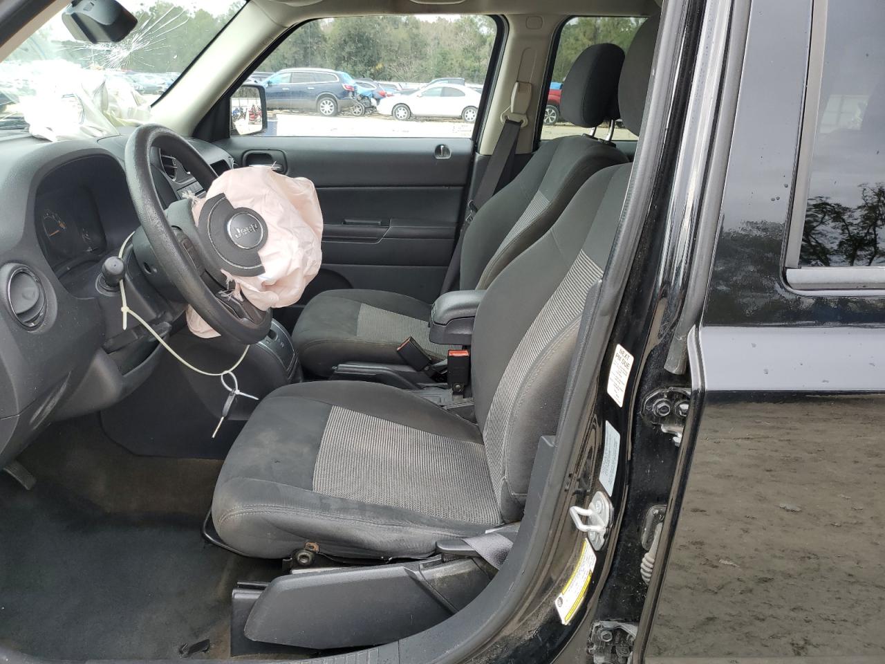 2017 Jeep Liberty (Patriot) VIN 1C4NJPBA3HD141201 Copart auction photo, front end damage thumbnail 7