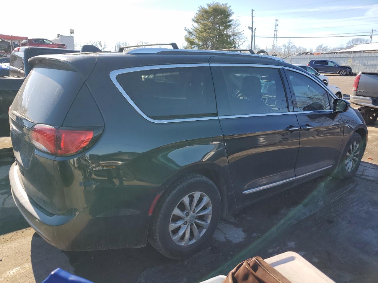 2019 Chrysler Pacifica VIN 2C4RC1BG2KR597322 Copart auction photo, side damage thumbnail 3