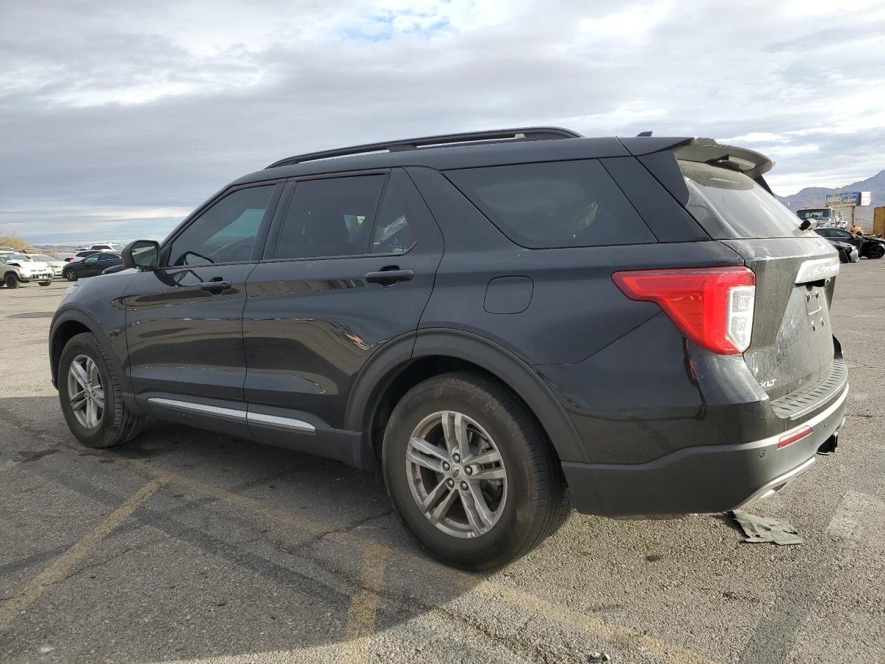 2021 Ford Explorer VIN 1FMSK7DH5MGA83977 Copart auction photo, side damage thumbnail 2
