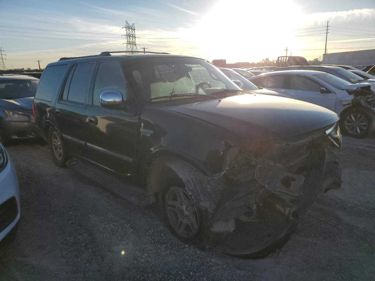 2002 Ford Expedition VIN 1FMRU15L52LA06653 Copart auction photo, front end / mechanical damage thumbnail 4