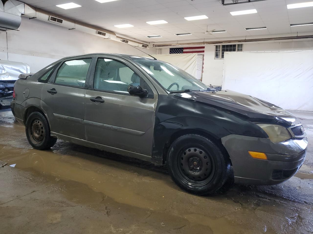 2005 Ford Focus VIN 1FAFP34N35W138316 Copart auction photo, all over damage thumbnail 4