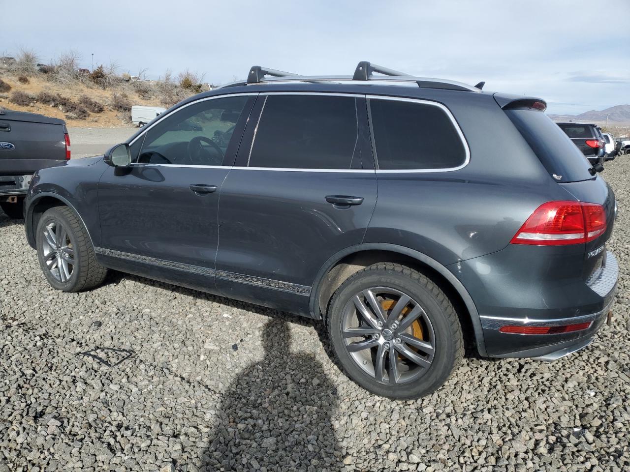 2015 Volkswagen Touareg VIN WVGEP9BP6FD006687 Copart auction photo, minor dent/scratches damage thumbnail 2