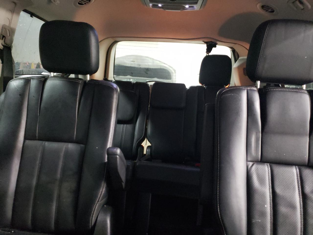 2011 Chrysler Town & Country VIN 2A4RR8DG7BR782349 Copart auction photo, rear end / minor dent/scratches damage thumbnail 10