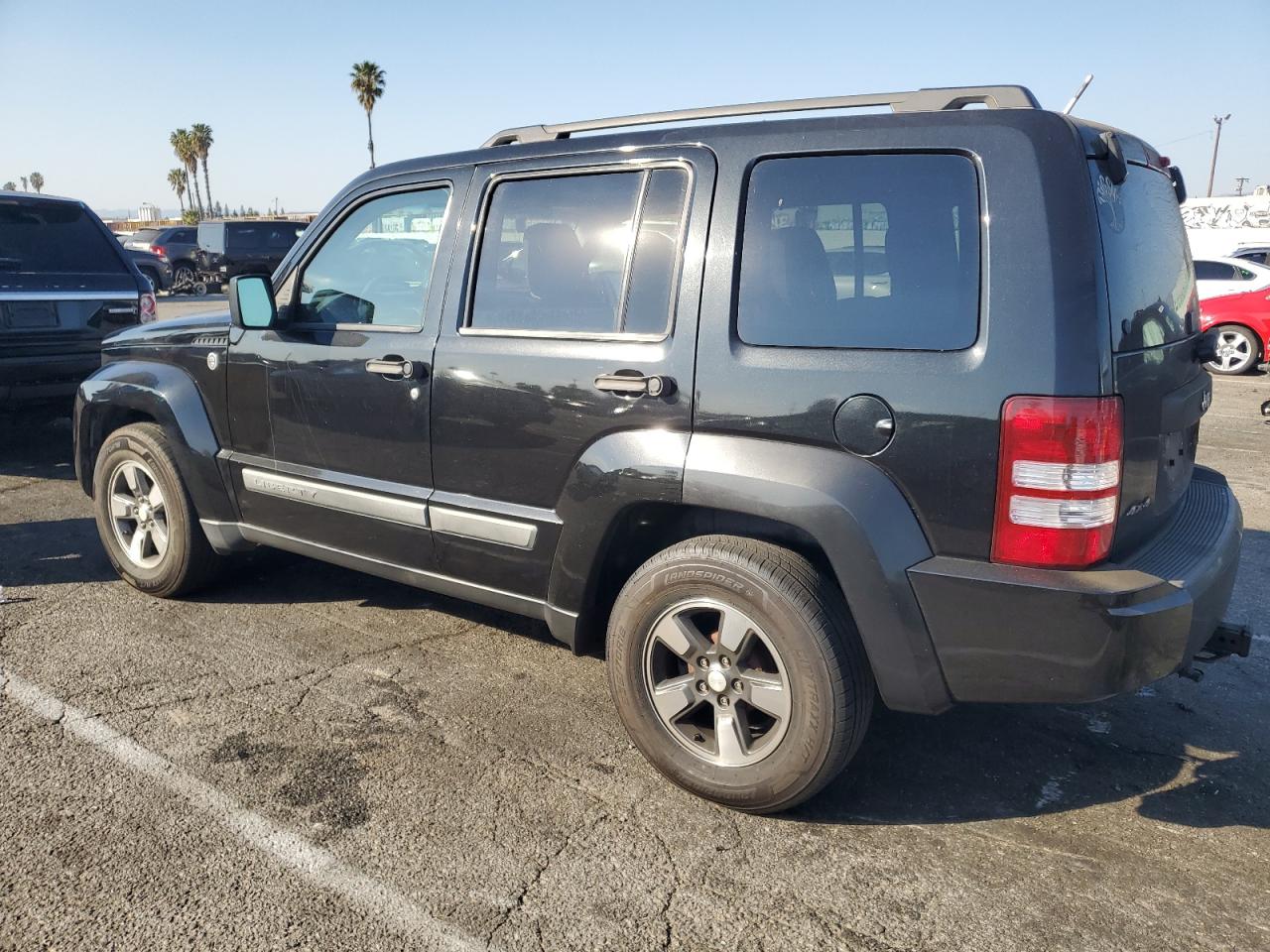 2008 Jeep Liberty (North America) VIN 1J8GN28K38W136139 Copart auction photo, minor dent/scratches damage thumbnail 2