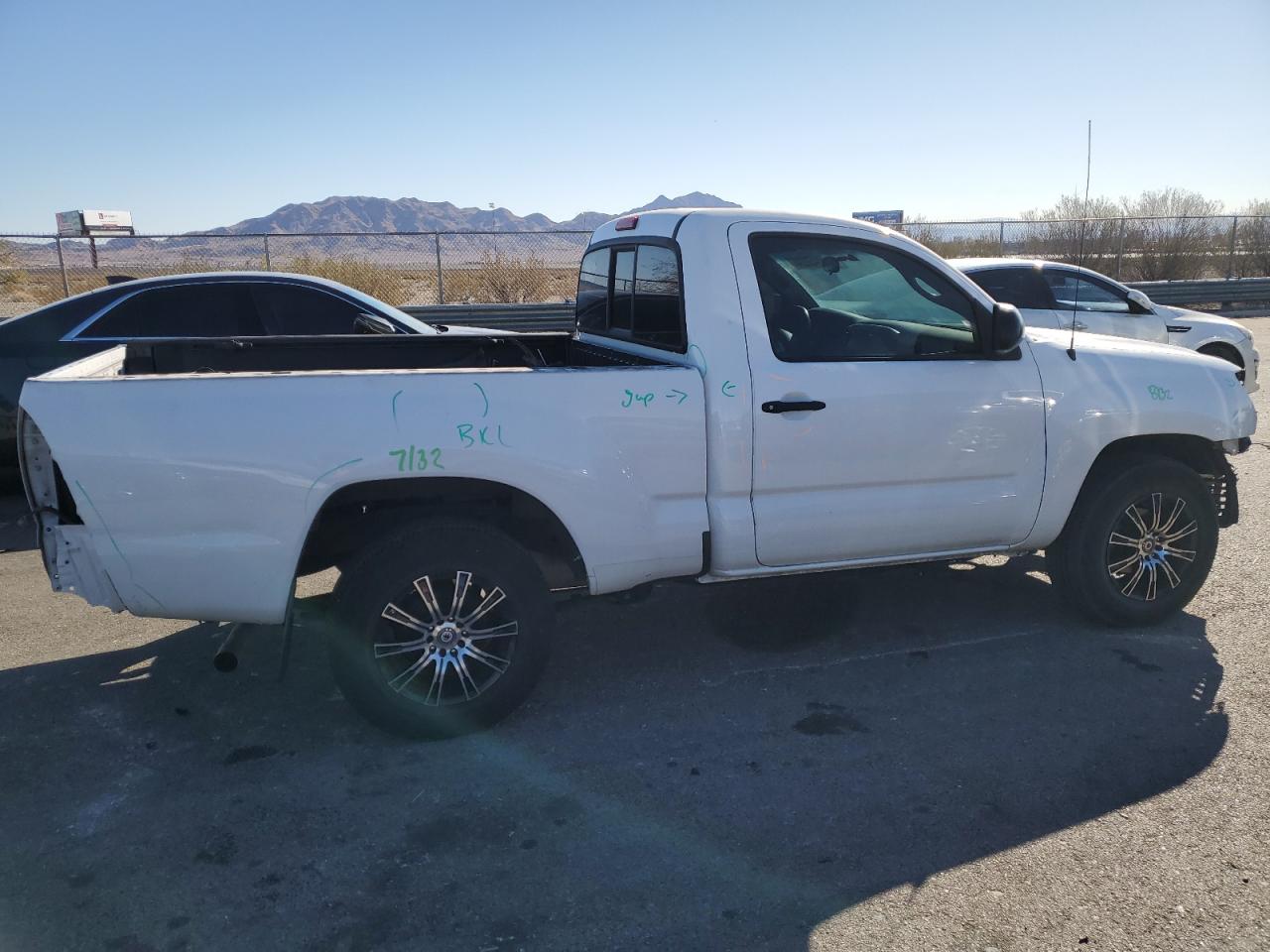 2013 Toyota Tacoma VIN 5TFNX4CN2DX019680 Copart auction photo, front end / rear end damage thumbnail 3