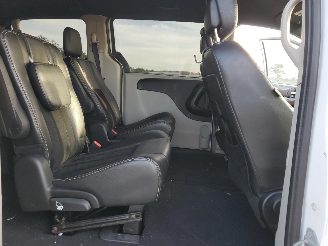 2017 Dodge Caravan VIN 2C4RDGCG0HR742185 Copart auction photo, side / minor dent/scratches damage thumbnail 11