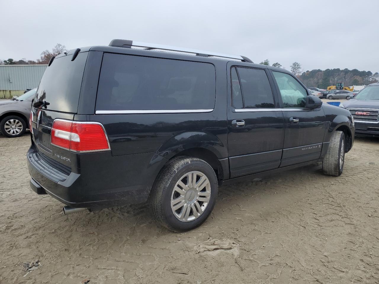 2013 Lincoln Navigator VIN 5LMJJ3J56DEL00981 Copart auction photo, front end / minor dent/scratches damage thumbnail 3