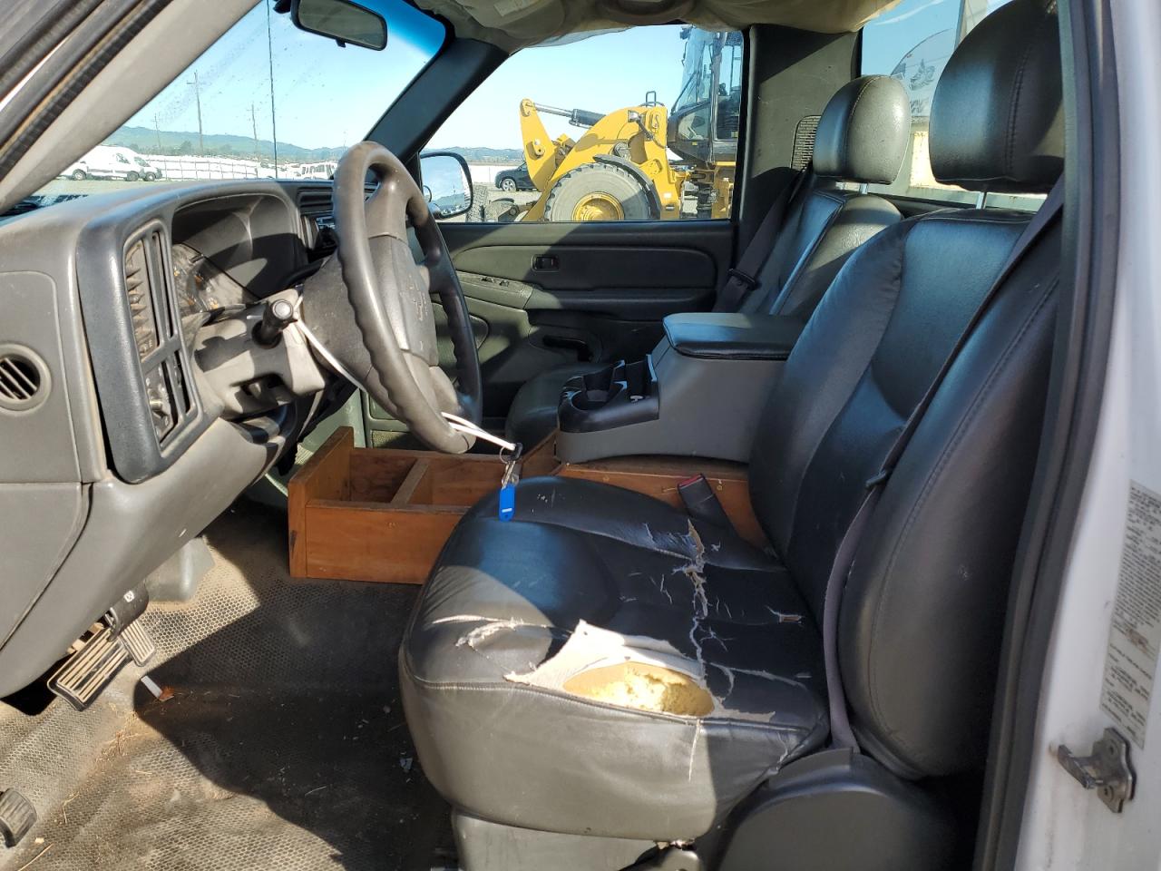 2005 Chevrolet Silverado VIN 1GBHC24U85E235523 Copart auction photo, normal wear / minor dent/scratches damage thumbnail 7