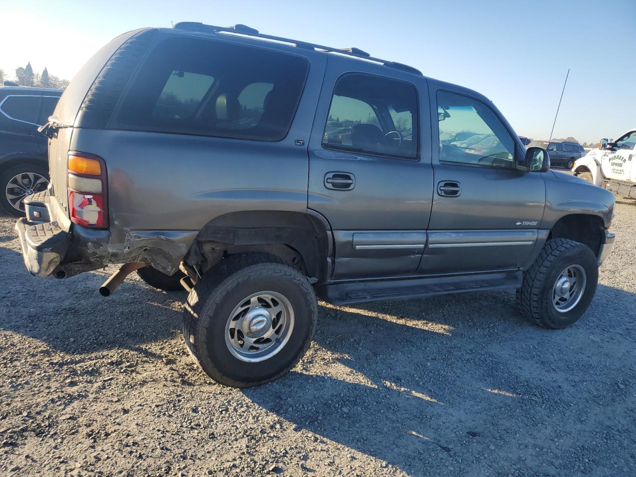 2001 Chevrolet Tahoe VIN 1GNEK13T41J161613 Copart auction photo, rear end damage thumbnail 3