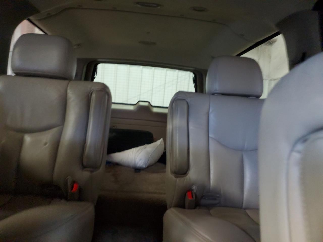 2003 Chevrolet Suburban VIN 3GNFK16Z33G245480 Copart auction photo, front end / minor dent/scratches damage thumbnail 10