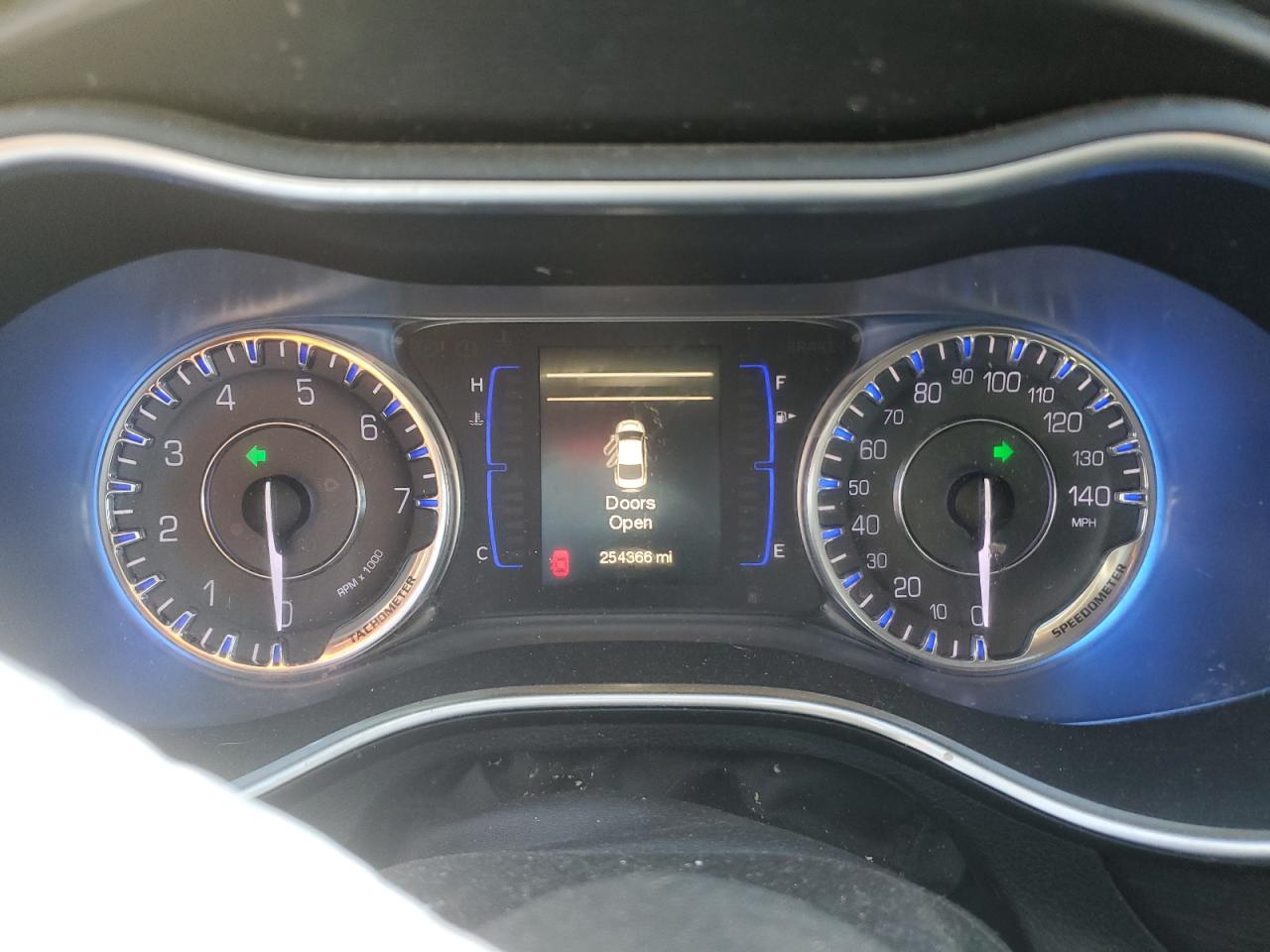 2015 Chrysler 200 VIN 1C3CCCAG6FN730710 Copart auction photo, front end / minor dent/scratches damage thumbnail 9