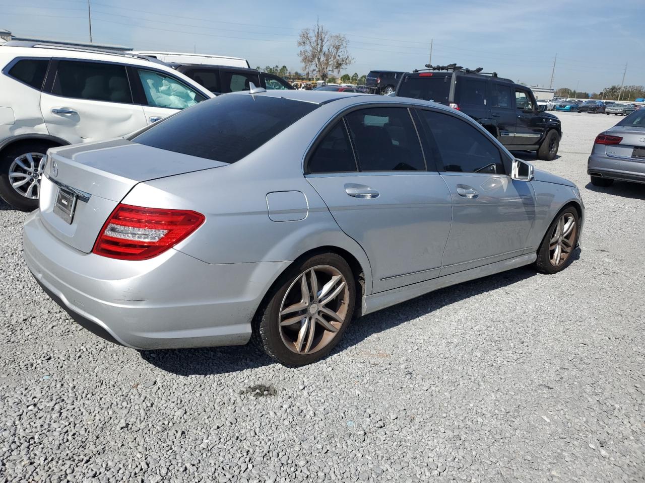 2013 Mercedes-Benz C-klasse VIN WDDGF4HB9DR271530 Copart auction photo, minor dent/scratches / mechanical damage thumbnail 3