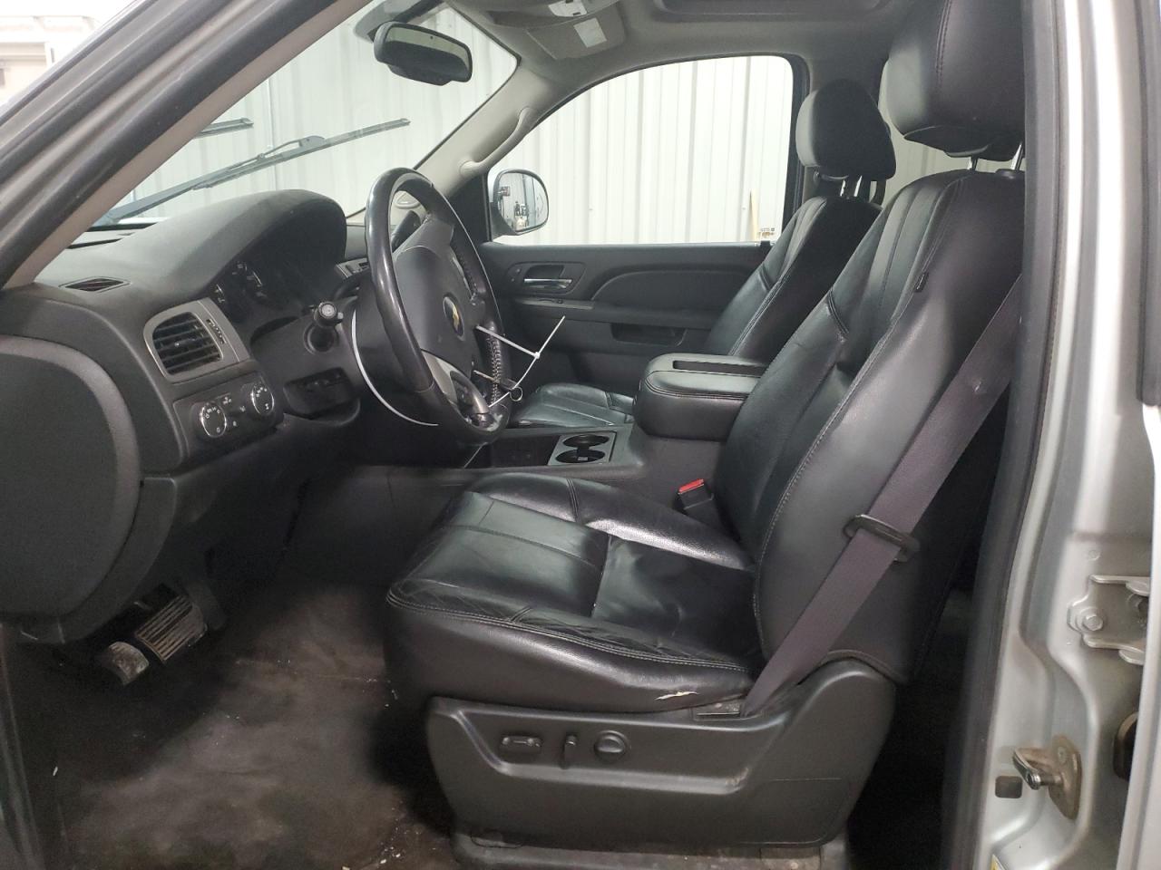2011 Chevrolet Suburban VIN 1GNSKJE31BR251398 Copart auction photo, front end / side damage thumbnail 7