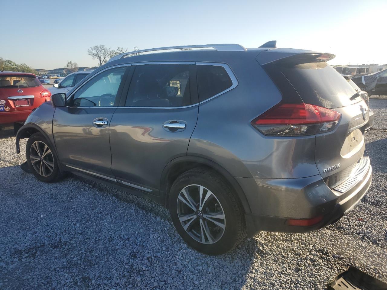 2017 Nissan Rogue VIN JN8AT2MT6HW405885 Copart auction photo, front end damage thumbnail 2