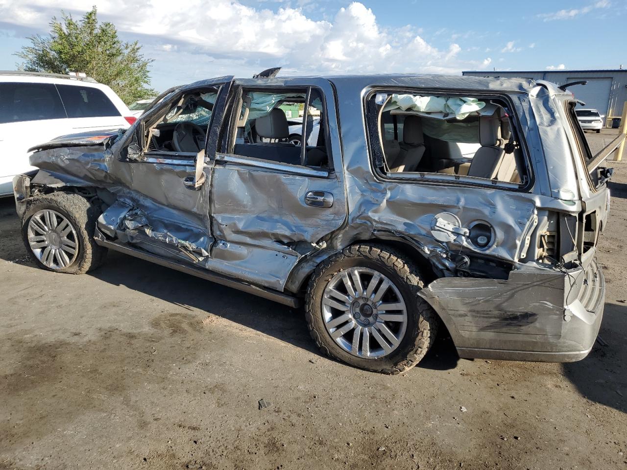 2008 Lincoln Navigator VIN 5LMFU28528LJ17169 Copart auction photo, side / all over damage thumbnail 2