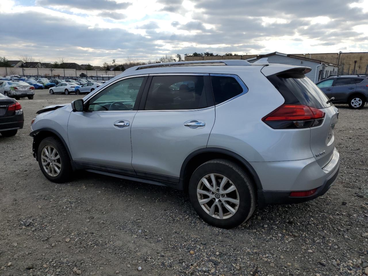 2017 Nissan Rogue VIN 5N1AT2MV3HC749331 Copart auction photo, front end / minor dent/scratches damage thumbnail 2