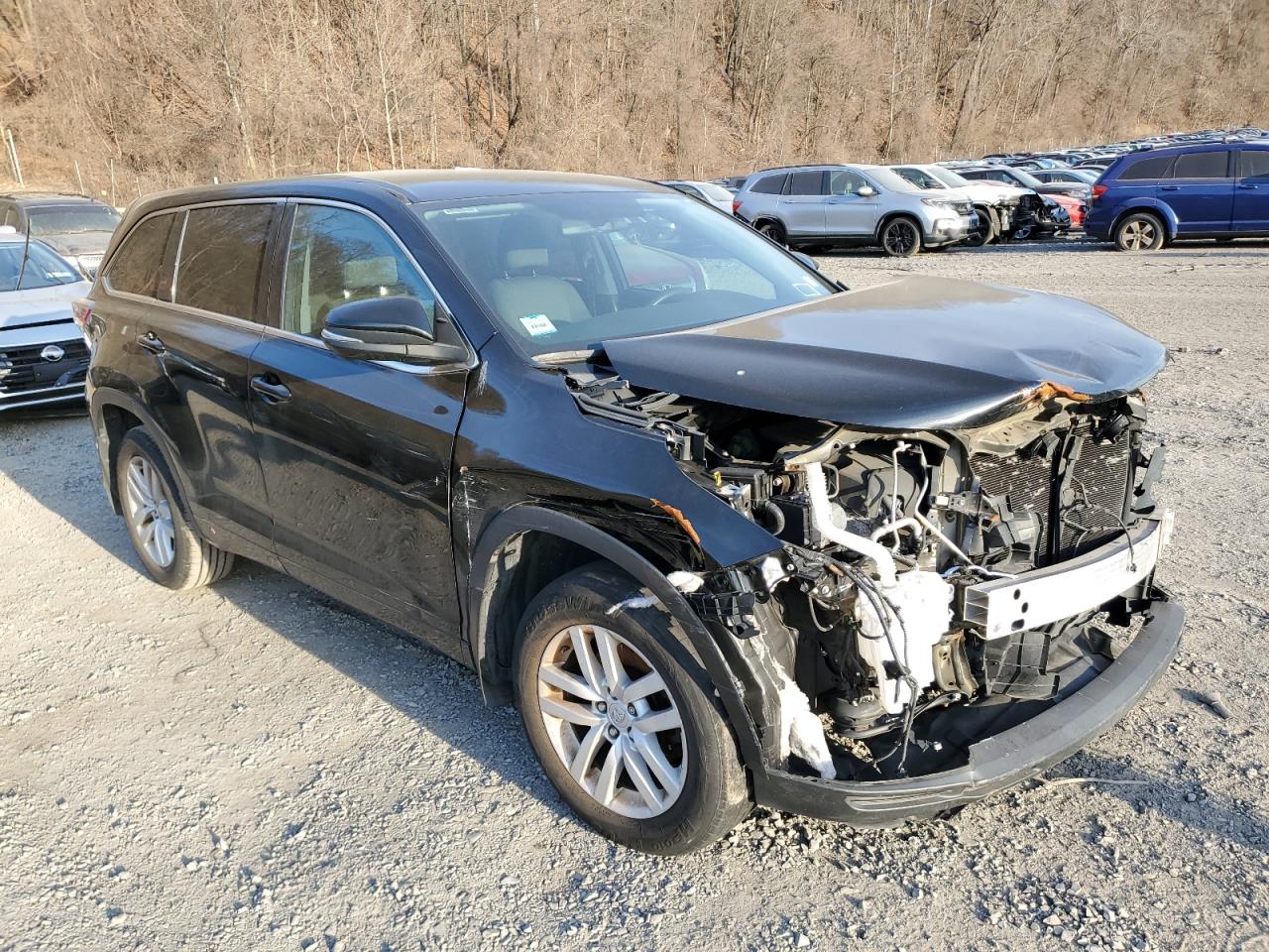 2015 Toyota Highlander VIN 5TDBKRFH0FS157330 Copart auction photo, front end / minor dent/scratches damage thumbnail 4