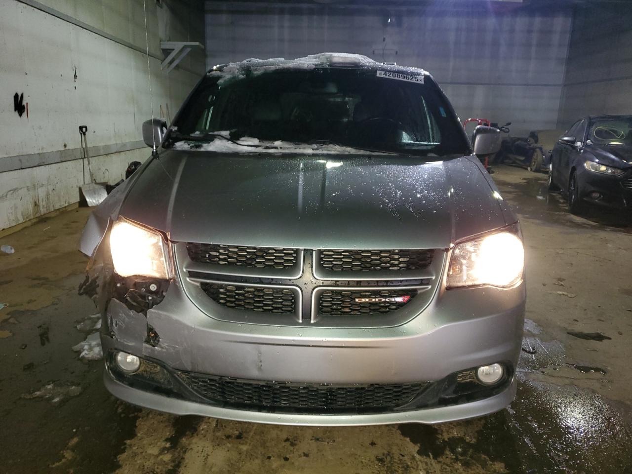 2019 Dodge Caravan VIN 2C4RDGEG3KR718080 Copart auction photo, front end damage thumbnail 5