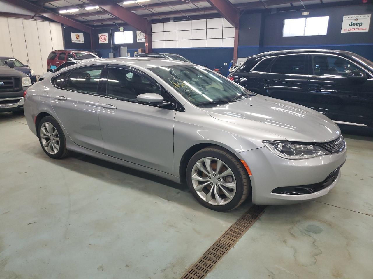 2015 Chrysler 200 VIN 1C3CCCBG6FN703473 Copart auction photo, minor dent/scratches damage thumbnail 4