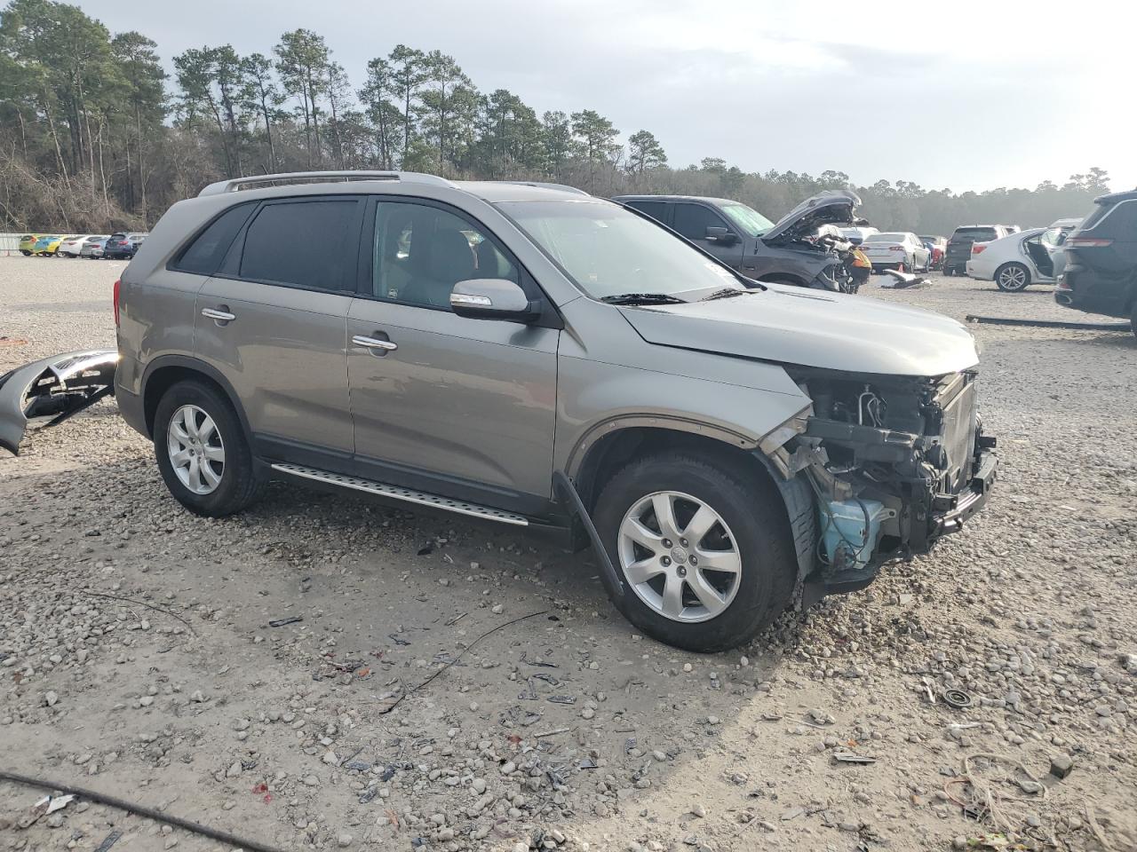 2013 KIA Sorento VIN 5XYKT3A65DG365620 Copart auction photo, front end / minor dent/scratches damage thumbnail 4