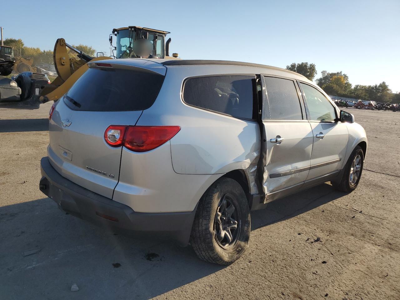 2010 Chevrolet Traverse VIN 1GNLREED6AJ261468 Copart auction photo, side / rear end damage thumbnail 3