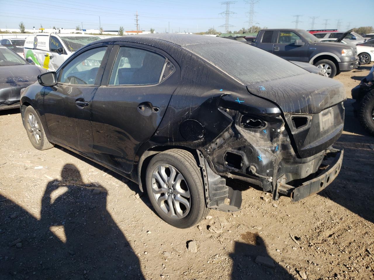 2018 Toyota Yaris VIN 3MYDLBYV2JY319574 Copart auction photo, rear end damage thumbnail 2