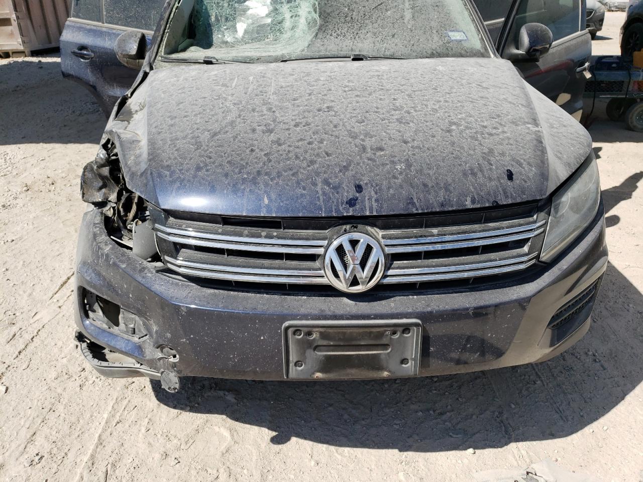 2016 Volkswagen Tiguan VIN WVGAV7AX5GW583789 Copart auction photo, front end damage thumbnail 12