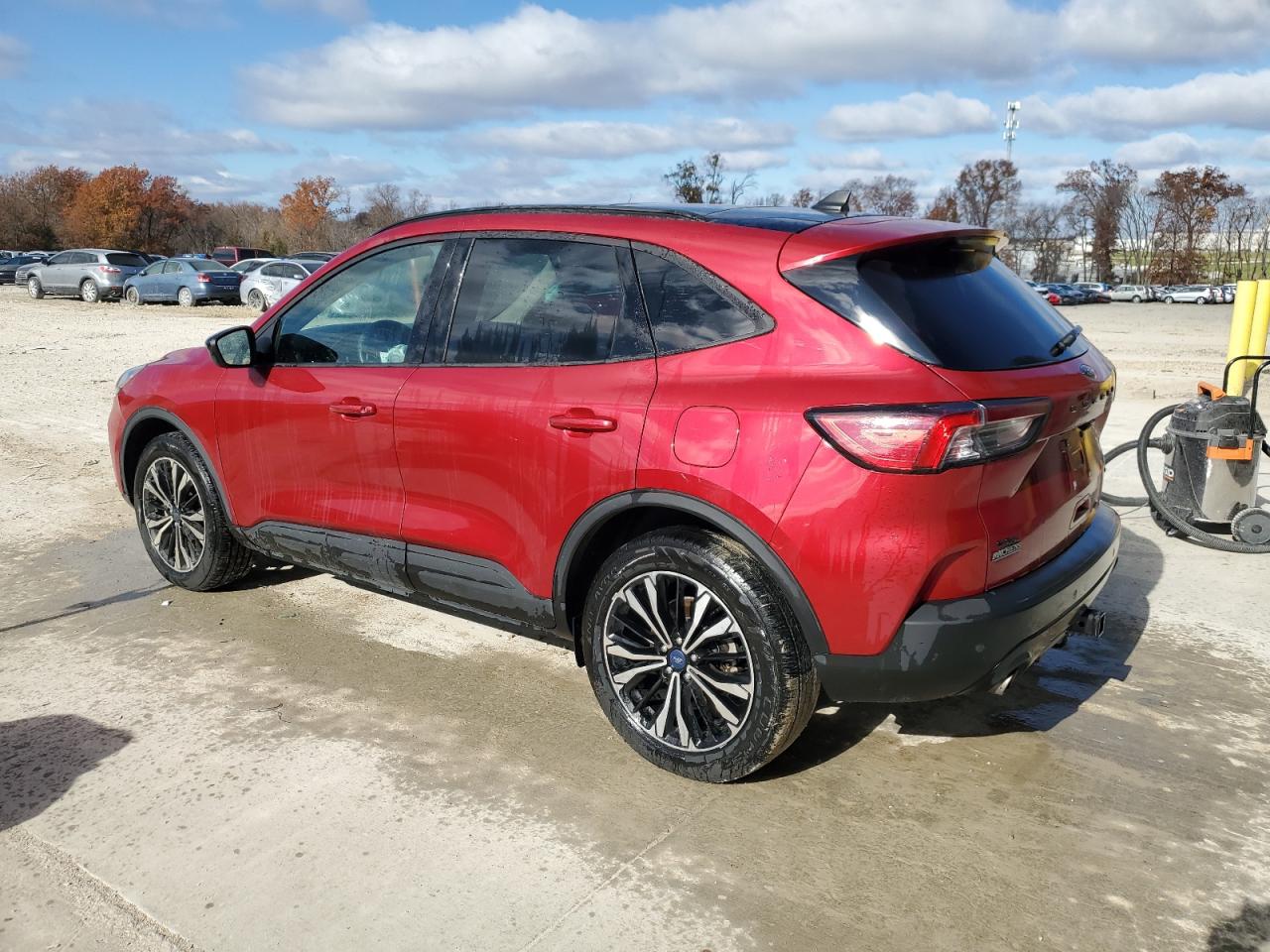 2022 Ford Escape VIN 1FMCU9H92NUB89366 Copart auction photo, front end damage thumbnail 2